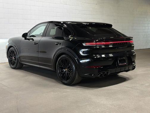 Chromite Black Metallic 2026 Porsche Cayenne GTS
