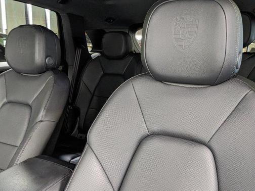 2025 Porsche Cayenne AWD