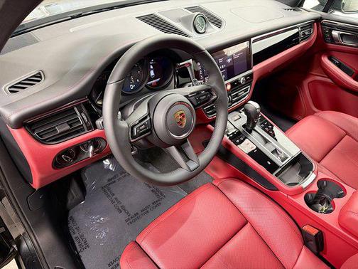 2026 Porsche Macan AWD