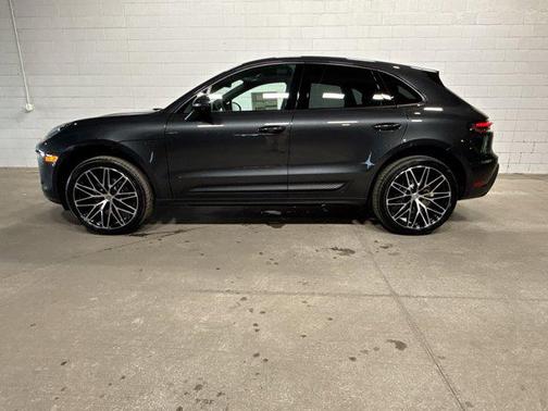 Volcano Grey Metallic 2026 Porsche Macan Macan