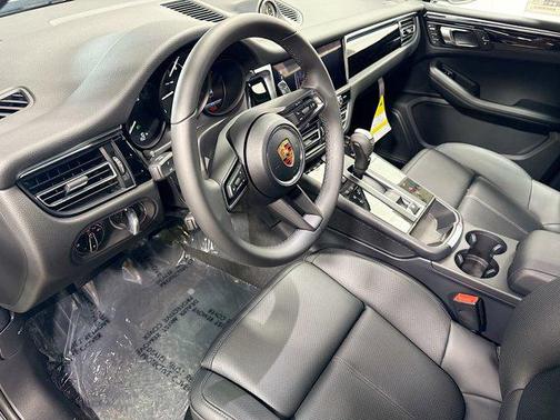Volcano Grey Metallic 2026 Porsche Macan Macan