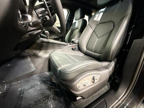 Volcano Grey Metallic 2026 Porsche Macan Macan