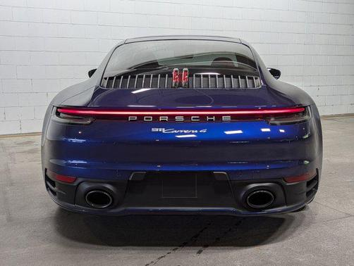2022 Porsche 911 Carrera 4