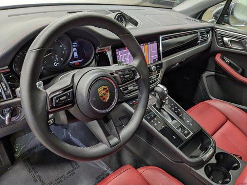 2025 Porsche Macan Base
