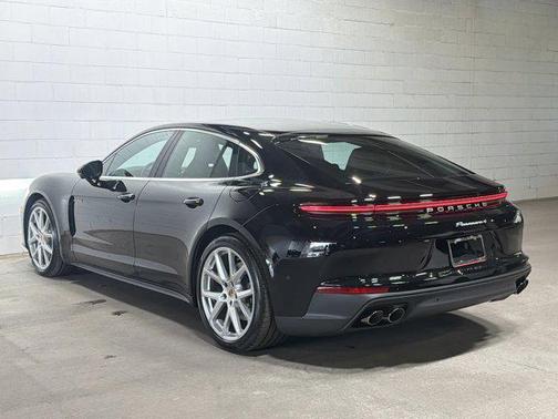 2026 Porsche Panamera 4