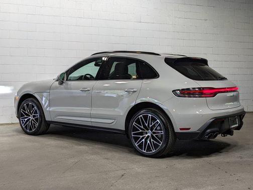 2025 Porsche Macan Base