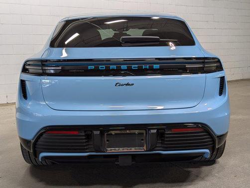 2025 Porsche Macan Turbo