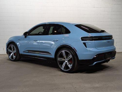 2025 Porsche Macan Turbo
