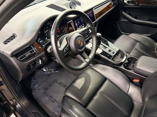 Volcano Grey Metallic 2022 Porsche Macan Macan