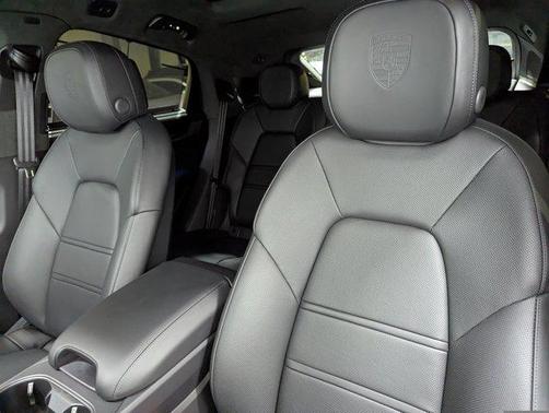 2025 Porsche Cayenne GTS