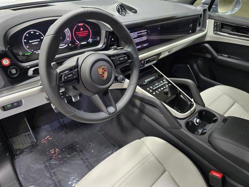 2025 Porsche Cayenne GTS