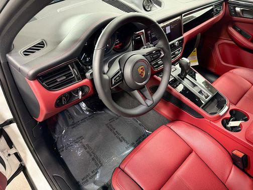 2026 Porsche Macan AWD