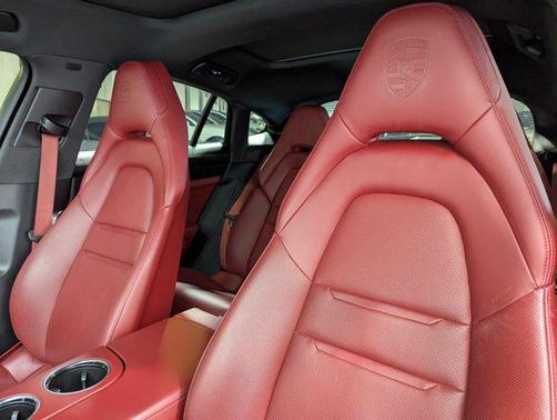 2018 Porsche Panamera 4