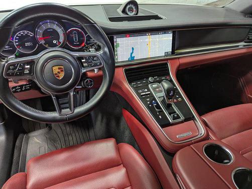 2018 Porsche Panamera 4