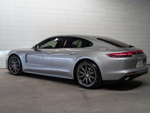 2018 Porsche Panamera 4