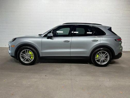 Dolomite Silver Metallic 2026 Porsche Cayenne Cayenne E-Hybrid