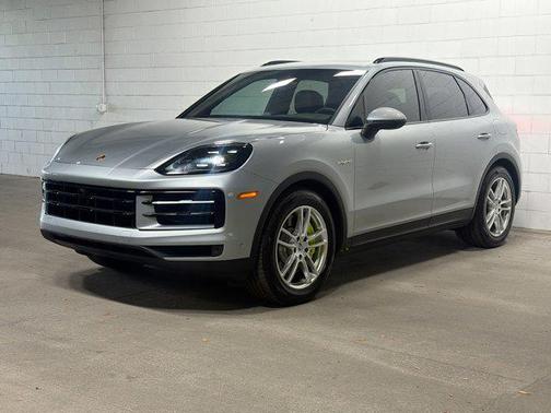 Dolomite Silver Metallic 2026 Porsche Cayenne Cayenne E-Hybrid