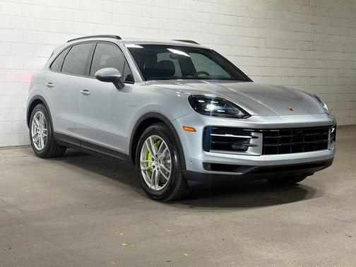 Dolomite Silver Metallic 2026 Porsche Cayenne Cayenne E-Hybrid
