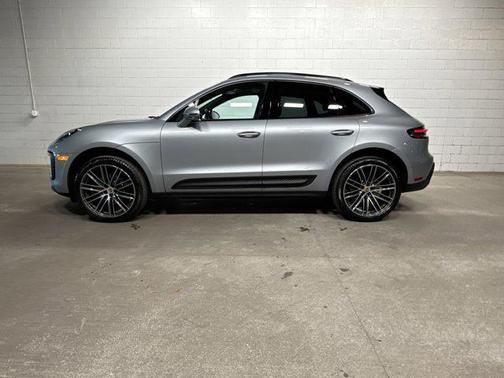Dolomite Silver Metallic 2026 Porsche Macan Macan