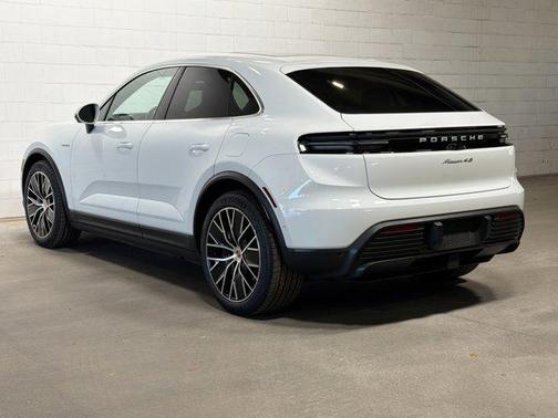 2025 Porsche Macan 4S