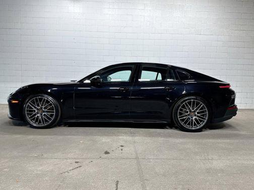 Jet Black Metallic 2025 Porsche Panamera 4