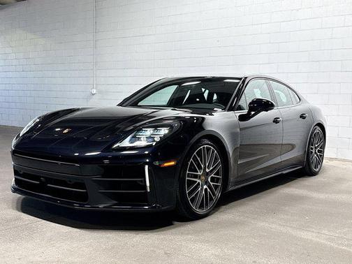Jet Black Metallic 2025 Porsche Panamera 4