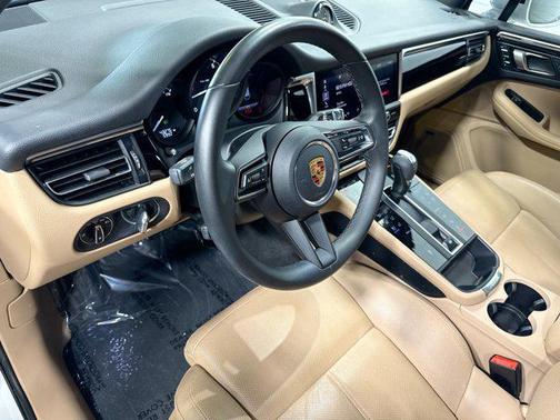 White 2022 Porsche Macan Macan