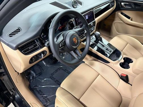 Volcano Grey Metallic 2026 Porsche Macan Macan