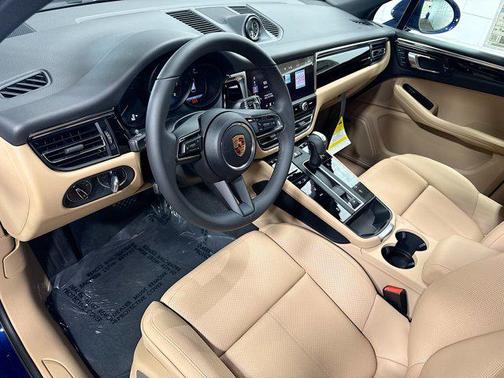 2026 Porsche Macan AWD