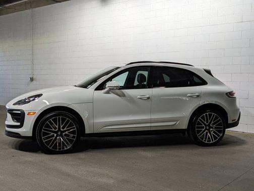 2025 Porsche Macan Base