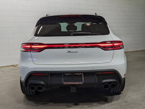 2025 Porsche Macan Base