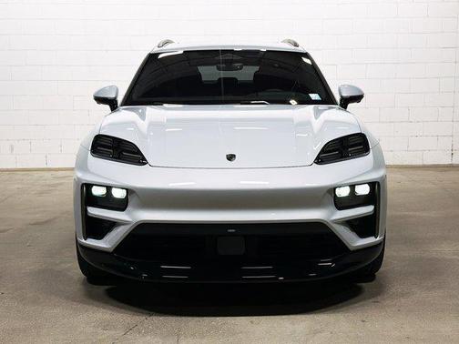 2025 Porsche Macan Turbo