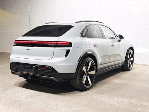 2025 Porsche Macan Turbo