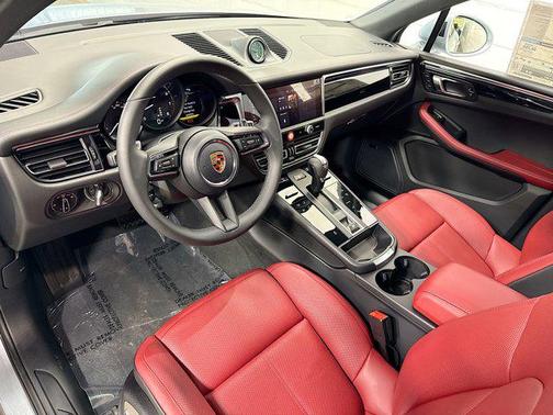 2026 Porsche Macan AWD