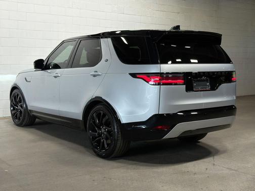 Silver 2023 Land Rover Discovery P360 HSE R-Dynamic