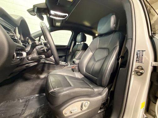 Chalk 2023 Porsche Macan Macan
