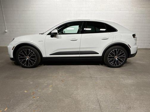 2025 Porsche Macan 4