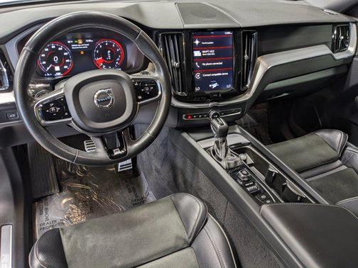 2019 Volvo XC60 T5 R-Design