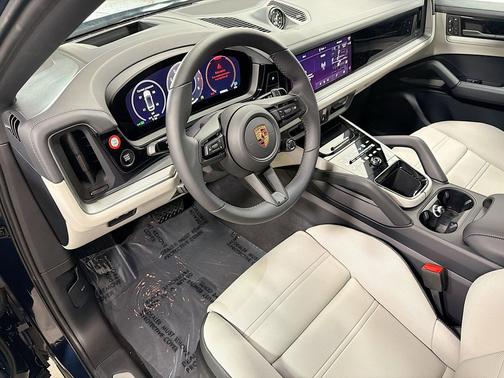 Algarve Blue Metallic 2026 Porsche Cayenne Cayenne