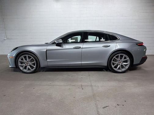 Dolomite Silver Metallic 2026 Porsche Panamera RWD