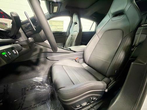 Dolomite Silver Metallic 2026 Porsche Panamera RWD