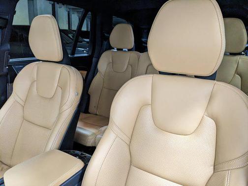 2022 Volvo XC90 Recharge Plug-In Hybrid T8 Inscription 6 Passenger