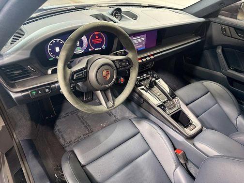 2025 Porsche 911 Carrera 4 GTS