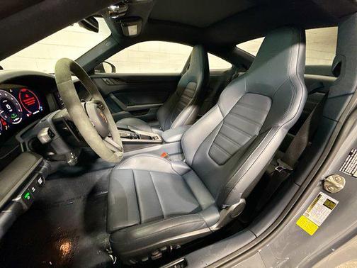 2025 Porsche 911 Carrera 4 GTS