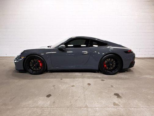 2025 Porsche 911 Carrera 4 GTS