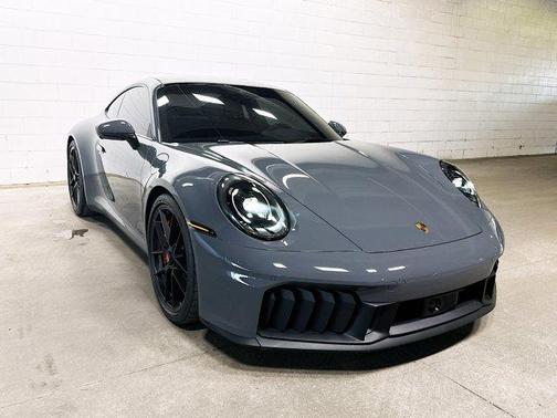 2025 Porsche 911 Carrera 4 GTS