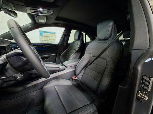 2025 Porsche Macan 4S