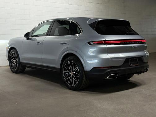 Dolomite Silver Metallic 2026 Porsche Cayenne Cayenne