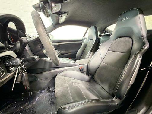 2016 Porsche Cayman GT4