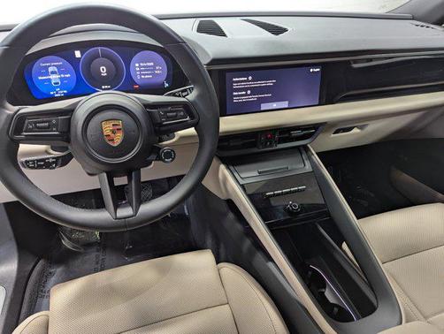 2025 Porsche Macan 4